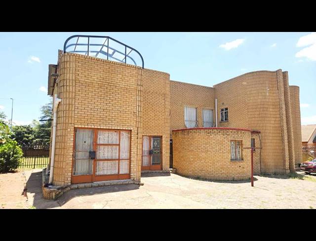 15 BEDROOM HOUSE FOR SALE IN SOSHANGUVE L